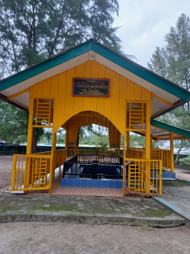 Makam Tgk Khalilullah / tgk diujung Desa Latak Ayah